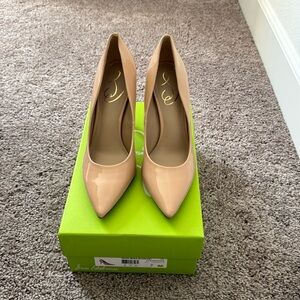 Hazel pointed toe pump
